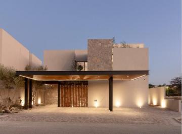 Casa · 480m² · 4 Recámaras · 4 Estacionamientos · Venta de Casa en Altozano Nuevo Queretaro