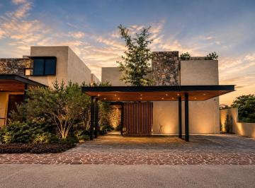 Casa · 480m² · 4 Recámaras · 4 Estacionamientos · Venta de Casa en Altozano Nuevo Queretaro