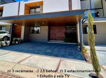 Casa · 235m² · 4 Recámaras · 3 Estacionamientos · Venta de Casa en Fray Junipero Serra