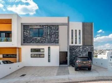 Casa · 273m² · 3 Recámaras · 3 Estacionamientos · Venta de Casa en Lomas de Juriquilla