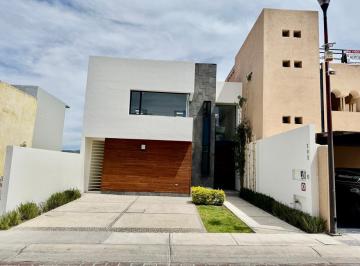 Casa · 325m² · 3 Recámaras · Casa en Fraccionamiento Cumbres del Lago