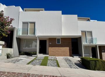 Casa · 294m² · 3 Recámaras · 3 Estacionamientos · Departamento en Fraccionamiento Desarrollo Habitacional Zibata