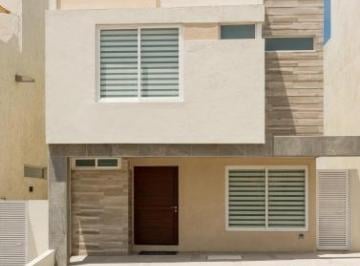 Casa · 242m² · 3 Recámaras · 4 Estacionamientos · Venta de Casa en Zibatá Qro