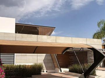 Casa · 408m² · 3 Recámaras · 3 Estacionamientos · Venta de Casa en Juriquilla Querétaro.