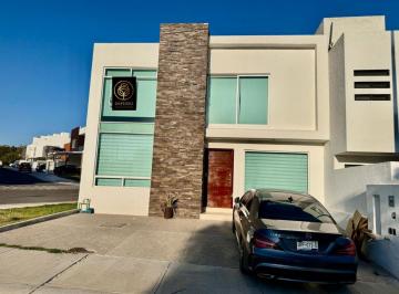 Casa · 160m² · 4 Recámaras · 3 Estacionamientos · Casa en Fraccionamiento Residencial El Refugio
