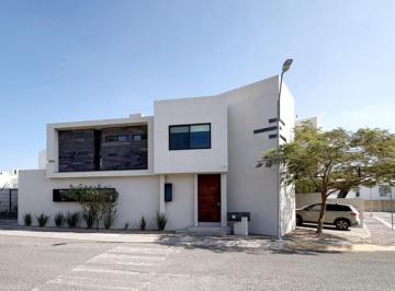 Casa · 260m² · 3 Recámaras · 2 Estacionamientos · Casa en Venta Condesa Juriquilla