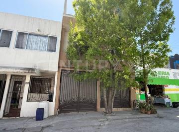 Casa · 168m² · 3 Recámaras · 1 Estacionamiento · Casa Ampliada en Venta en Ex Hacienda El Rosario Juárez, Nuevo León