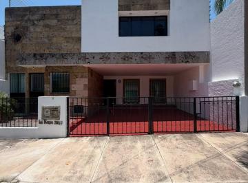 Casa de 6 habitaciones, Guadalajara · Casa en Venta en Colomos Providencia | a 3 Cuadras del Bosque Los Colomos