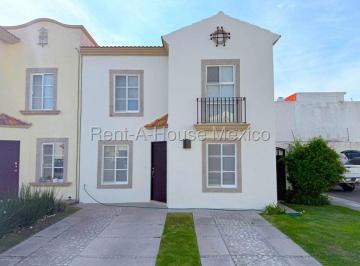 Casa de 4 habitaciones, Querétaro · Casa en Venta en El Refugio | 4 Recámaras | Terreno Excedente Yr772