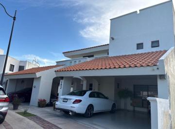 Casa de 4 habitaciones, León · Casa en Venta en Mayorazgo Corralejo | 4 Recámaras | 622 m² de Terreno | 3 Autos