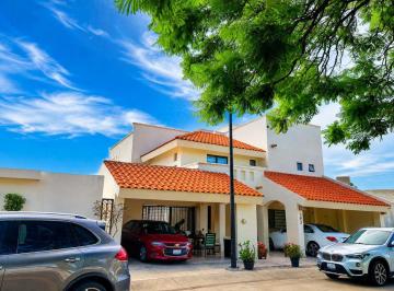 Casa de 4 habitaciones, León · Casa en Venta en Mayorazgo Corralejo | 4 Recámaras | 622 m² de Terreno | 3 Autos