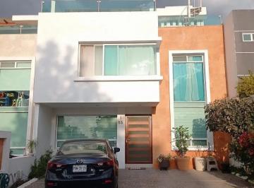 Casa en condominio de 5 habitaciones, Querétaro · Casa Venta 5 Recamaras Privada Lucepolis Milenio Querétaro