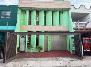 Casa · 285m² · 6 Recámaras · 1 Estacionamiento · Invierte en Jardienes de La Cruz: 3 Plantas; 2 Departamentos, 4 Estudios, 1 Bodega