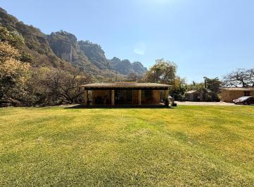 Casa · 220m² · 2 Recámaras · Casa de Una Planta en Venta Tepoztlan, Morelos $12,000,000