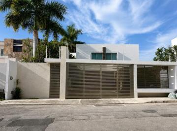 Casa · 344m² · 3 Recámaras · 4 Estacionamientos · | Casa en Venta en Montebello de 3 Habitaciones |