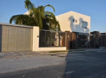 Casa · 1080m² · 3 Recámaras · 5 Estacionamientos · Casa en Portal del Norte