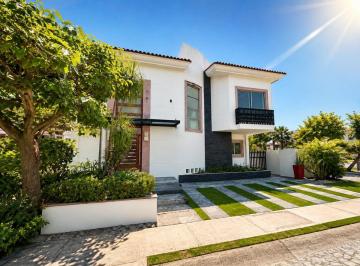 Casa en condominio de 4 habitaciones, Zapopan · Hermosa Residencia de Lujo en Venta en Coto La Joya II Bugambilias