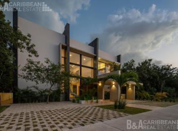 Casa · 305m² · 4 Recámaras · 3 Estacionamientos · Casa en Venta en Country Club Cancún