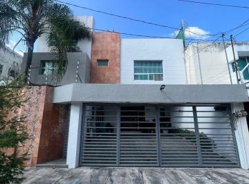 Casa de 3 habitaciones, Zapopan · Casa en Venta en Jardines del Sol
