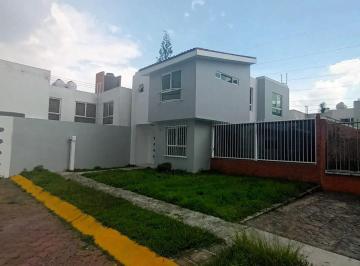 Casa de 3 habitaciones, San Pedro Tlaquepaque · Casa en Venta en El Fraccionamiento Los Manzanos en Parques del Bosque, Sobre Terreno de 163 m.
