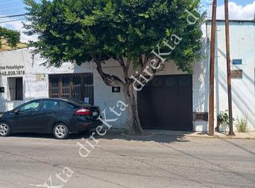 Casa uso de suelo de 4 habitaciones, San Juan del Río · Propiedad Bancaria Uso Comercial con 1165 m² Terreno Centro Sn Juan del Rio, Qro. 2 Locales, Jardin