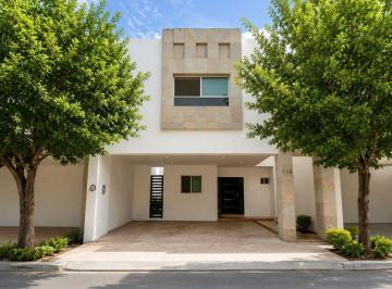 Casa de 3 habitaciones, Monterrey · Casa en Privada, Alberca y Área Social Cumbres Le Fontaine