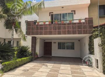 Casa · 240m² · 4 Recámaras · 2 Estacionamientos · Renta Casa Residencial del Moral I a 1 Min de Plaza Mayor León Gto!