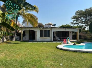 Casa · 752m² · 3 Recámaras · 2 Estacionamientos · Venta Casa Fraccionamiento Club de Golf Santa Fe