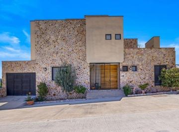Casa · 295m² · 3 Recámaras · 2 Estacionamientos · Casa de 295 m² con 3 Recámaras en Renta en Las Ventanas