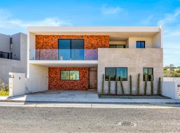 Casa · 289m² · 3 Recámaras · 2 Estacionamientos · Casa de 219 m² con 3 Recámaras en Venta en Zirándaro