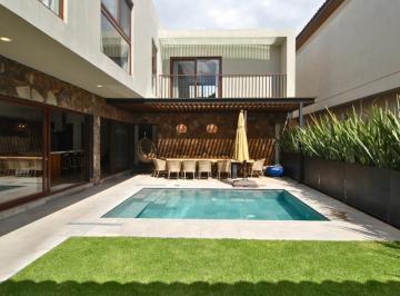 Casa · 301m² · 4 Recámaras · 2 Estacionamientos · Casa de 301 m² con 4 Recámaras en Venta en Las Ventanas