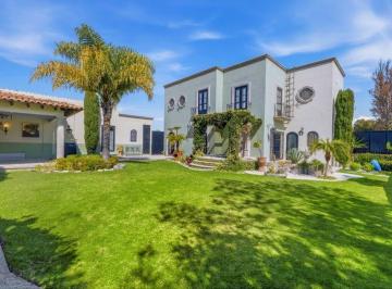 Casa · 596m² · 5 Recámaras · 4 Estacionamientos · Casa de 596 m² con 5 Recámaras en Venta en Zirándaro