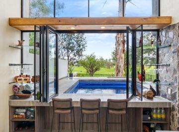 Casa · 329m² · 4 Recámaras · Casa de 329 m² con 4 Recámaras en Venta en Zirándaro