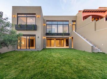 Casa · 576m² · 3 Recámaras · 2 Estacionamientos · Casa de 407 m² con 3 Recámaras en Venta en Malaquin La Mesa
