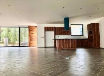 Casa · 303m² · 3 Recámaras · 2 Estacionamientos · Casa de 295 m² con 3 Recámaras en Venta en Zirándaro
