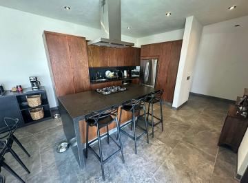 Casa · 352m² · 4 Recámaras · 2 Estacionamientos · Casa de 360 m² con 4 Recámaras en Venta en Las Ventanas
