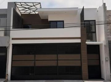 Casa · 325m² · 3 Recámaras · 2 Estacionamientos · Casa en Las Cumbres 1 Sector