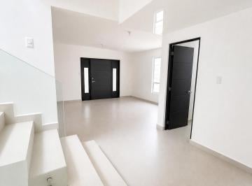Casa de 4 habitaciones, San Luis Potosí · Casa en Venta Col. Jardín 389 m² | $5.5 Mdp | 4 Rec | 2 Estac.