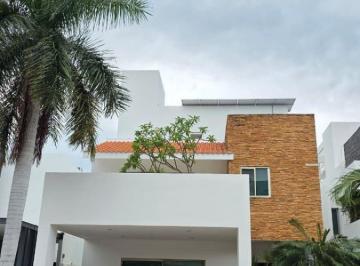 Casa de 4 habitaciones, Benito Juárez · Exclusiva Casa de 4 Habitaciones en Residencial Cumbres