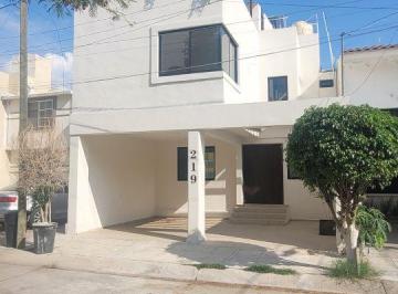 Casa de 3 habitaciones, León · Venta de Casa Totalmente Remodelada en Hacienda del Campestre Leon Gto