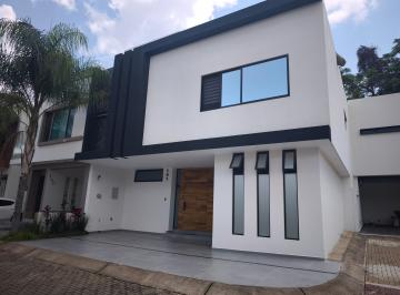 Casa en condominio · 280m² · 4 Recámaras · 3 Estacionamientos · Hermosa y Espaciosas Casa en Renta Equipada Como Nueva