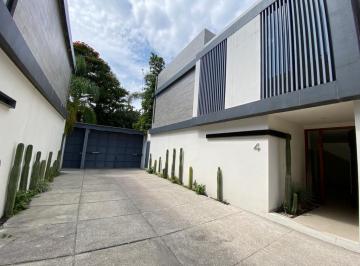 Casa · 320m² · 4 Recámaras · 2 Estacionamientos · Casa en Venta