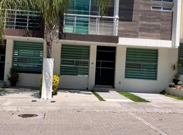 Casa · 182m² · 3 Recámaras · 2 Estacionamientos · Casa en Residencial El Refugio