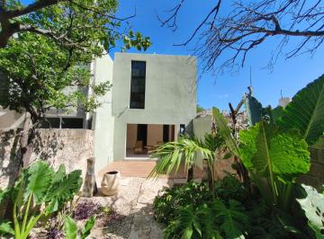 Casa · 155m² · 2 Recámaras · Exclusiva Casa en Renta con Alberca Tipo Cenote Merida Centro (Avc - 2787)