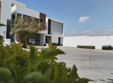 Casa de 3 habitaciones, Tlajomulco de Zúñiga · Casa en Renta en Paraje Las Grullas Casas de Autor en Esquina