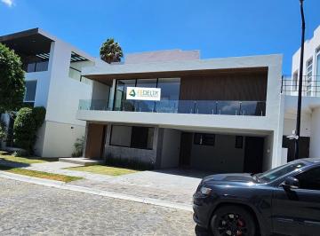 Casa · 375m² · 4 Recámaras · 2 Estacionamientos · Casa en Renta en Lomas de Angelópolis, Cholula Puebla.