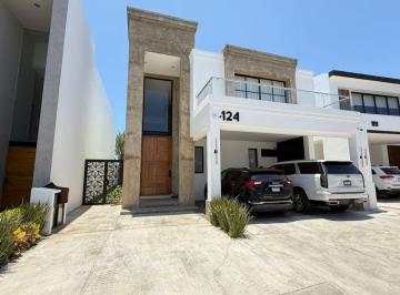Casa de 4 habitaciones, Mazatlán · Casa de 322 m² con 4 Recámaras en Renta en Marina Mazatlán