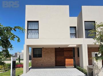 Casa · 108m² · 3 Recámaras · 2 Estacionamientos · Casa en Venta en Fraccionamiento con Amenidades en Santa Fe, Corregidora