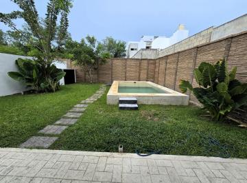 Casa · 220m² · 3 Recámaras · 2 Estacionamientos · Privada Residencial Capri Conkal