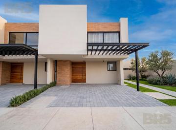 Casa · 148m² · 3 Recámaras · 3 Estacionamientos · Dirección Casa en Venta, 2 Plantas, 3 Habitaciones en Santa Fe, Corregidora